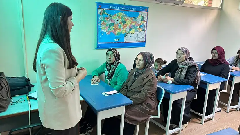 Konak Belediyesi'nden ailelere madde bağımlılığıyla mücadele eğitimi