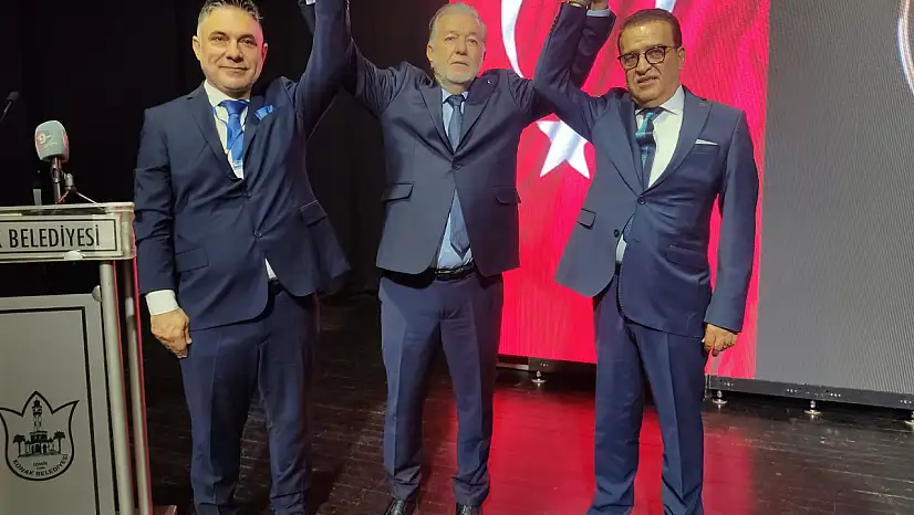 Kuyumcular Odası Genel Kurulu'nda 'Birlik' mesajı verilirken kargaşa çıktı!