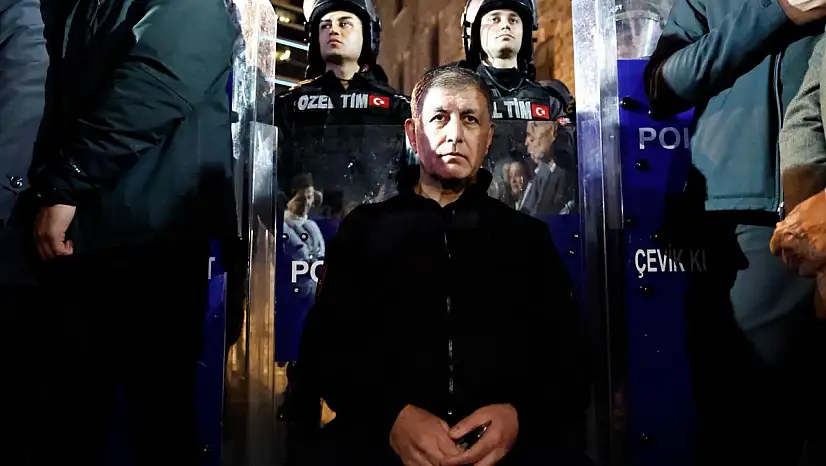 Meslek Fabrikası önünde nöbet sürüyor, Tugay'dan 'gitmiyoruz' çıkışı