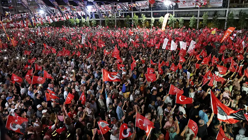 'Millet iradesini geri istiyor'