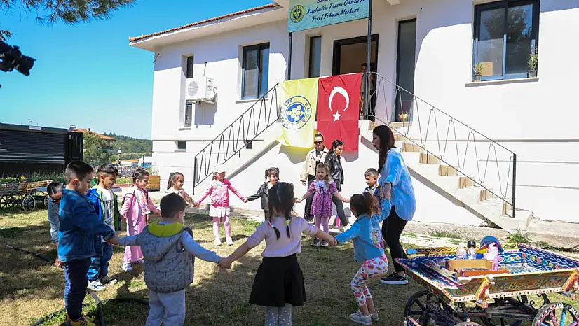 Minik eller toprağa dokundu: Buca'da doğa eğitimi