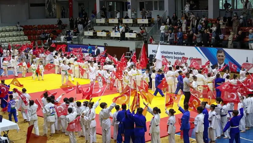 Minik sporcular Cumhuriyet coşkusunu sporla yaşadı