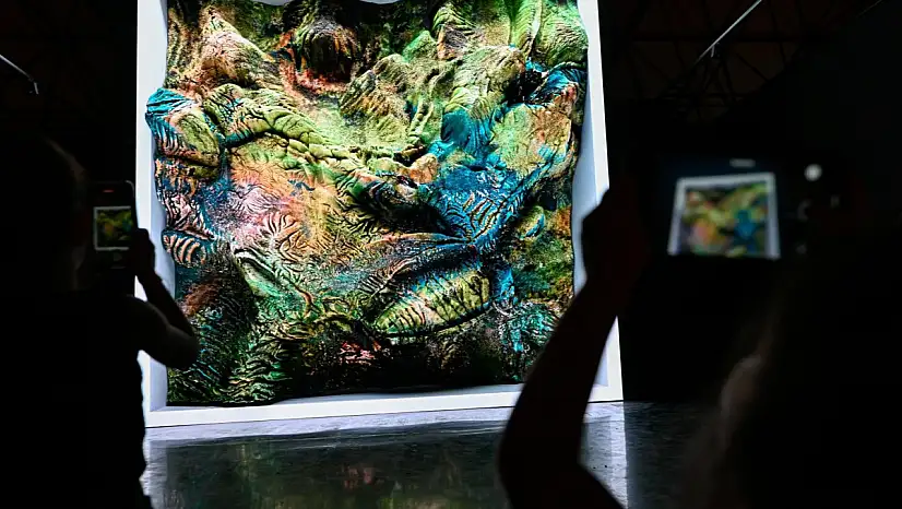 Refik Anadol'un İzmir'deki dijital sanat sergileri 21 Aralık'a kadar uzatıldı