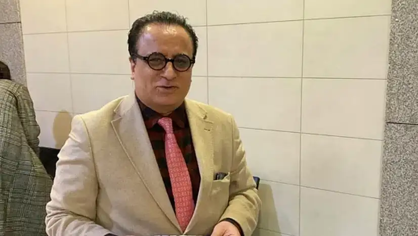 Şov dünyasının tartışmalı ismi Erol Köse hayatını kaybetti