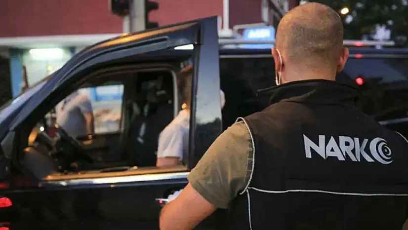 TRT aracında uyuşturucu skandalı: Makam aracında 7,5 kilo uyuşturucu ele geçirildi