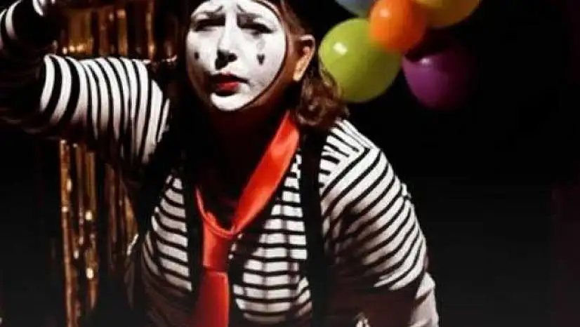 Ürkmez Kadın Tiyatrosu'ndan miniklere neşe dolu oyun: 'Gülmeyi Unutan Pando'