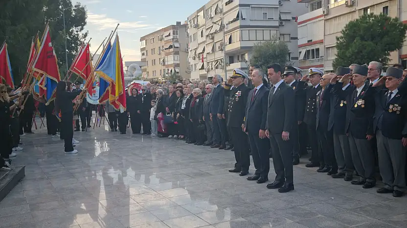 Bayraklı'da 10 Kasımda Ata'ya saygı nöbeti