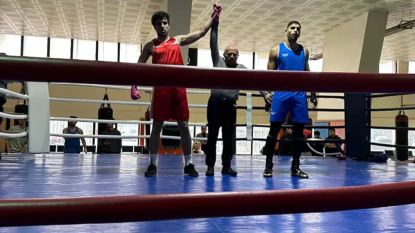 Bostanlısporlu Sarp Erbaş boksta İzmir şampiyonu oldu