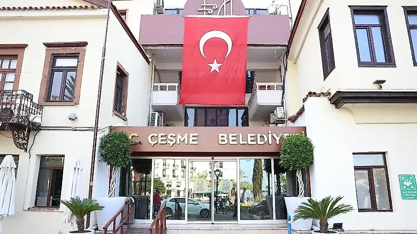 Çeşme Belediyesi'ne operasyon: Başkan Yardımcısı gözaltına alındı