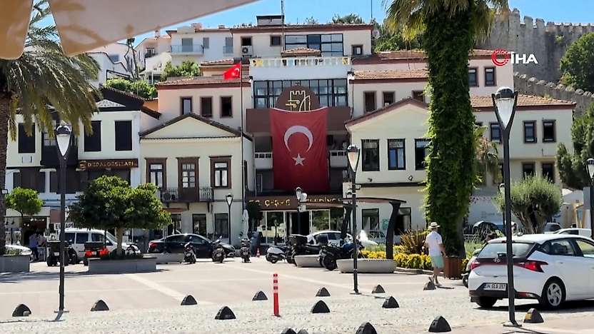 Çeşme Belediyesi operasyonunda 12 şüpheli adliyeye sevk edildi