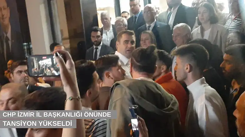 CHP İzmir İl Başkanlığı önünde tansiyon yükseldi