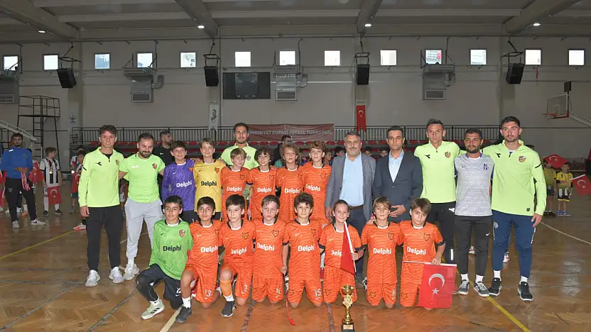 Çiğli'de Cumhuriyet coşkusu Futsal turnuvasıyla zirveye ulaştı