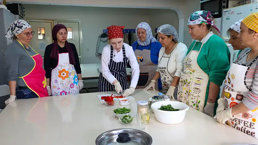 Evka-1 semt evinde kadınlar dünya lezzetlerini keşfediyor