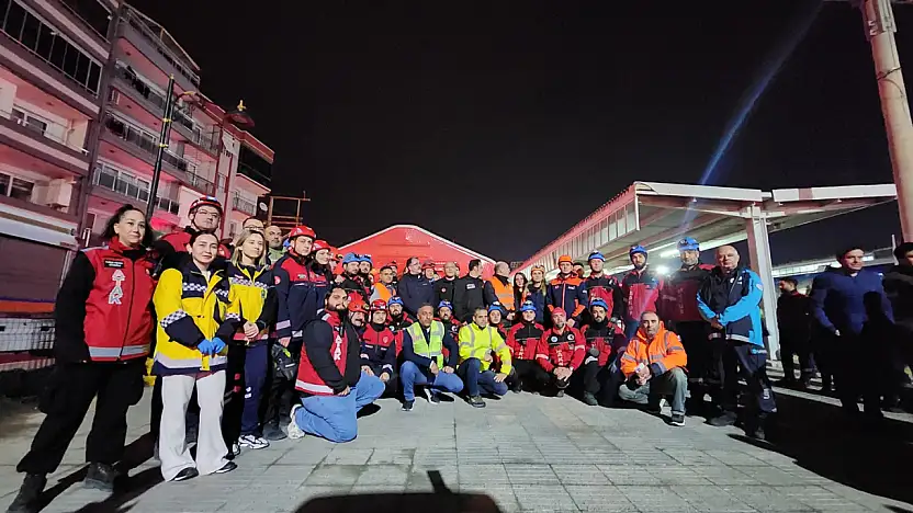 İzmir'de gerçekçi deprem tatbikatı: İZBAN treni Menemen'de deray etti