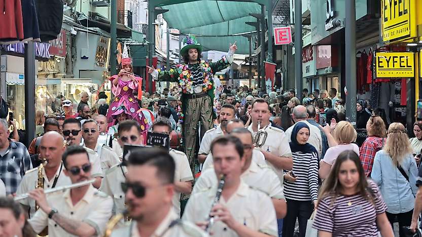 Kemeraltı Festivali başladı: Tarihi çarşıda iki gün sürecek coşku