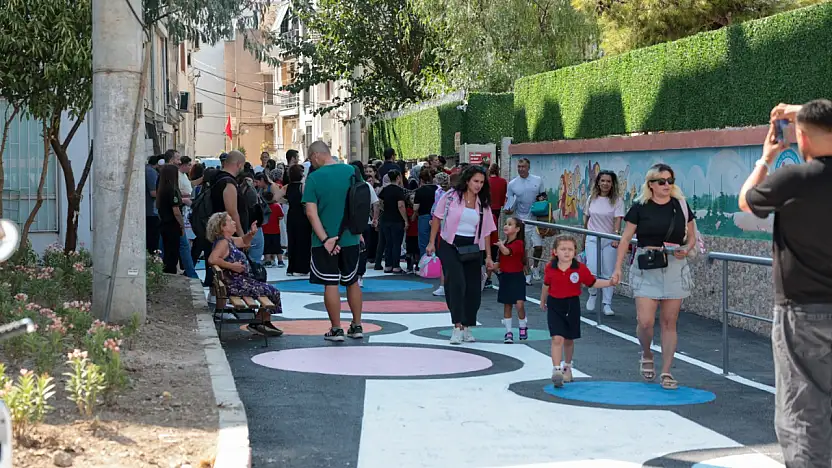 Konak'ta okul yolu çocuklar için renklendirildi