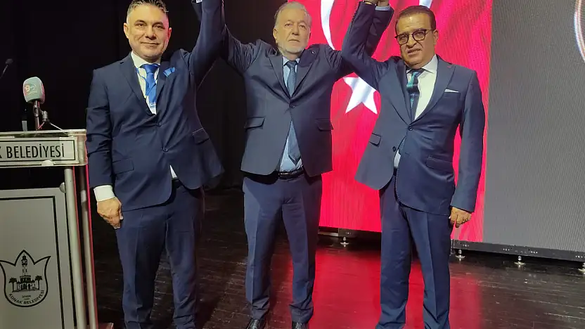 Kuyumcular Odası Genel Kurulu'nda 'Birlik' mesajı verilirken kargaşa çıktı!