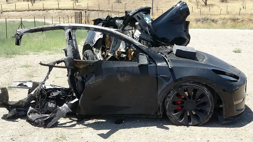 Malatya'da Tesla kazası: Araç ikiye bölündü, 2 hemşire yaşamını yitirdi