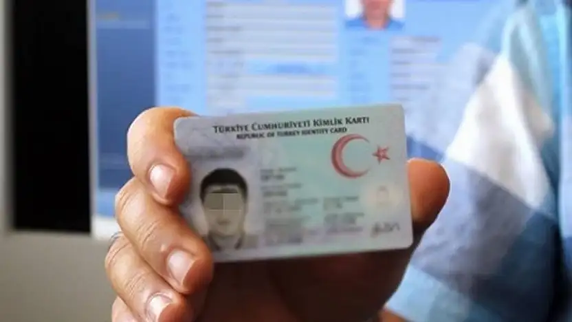 Ortaokul mezunu torbacı, sahte kimlikle Başkomiser oldu!