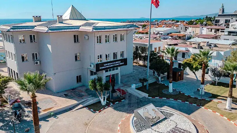 Seferihisar Belediyesi'ne operasyonda 43 kişi gözaltına alındı