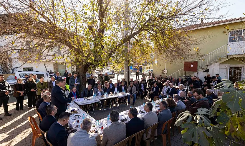 Başkan Tugay Beydağ'da üreticilerle buluştu: Ova yolu bir ay içinde açılıyor