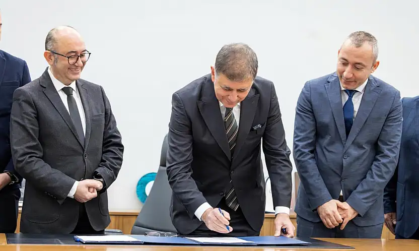 Başkan Tugay'dan Tarihi Ruhsat İmzası