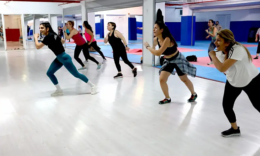 Bayraklı'da kadınlar için ücretsiz Tae-Bo kursları yoğun ilgi görüyor