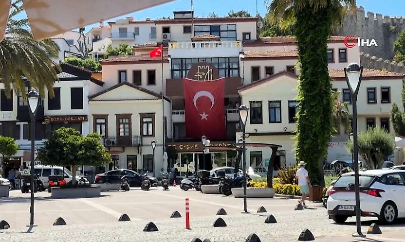 Çeşme Belediyesi operasyonunda 12 şüpheli adliyeye sevk edildi