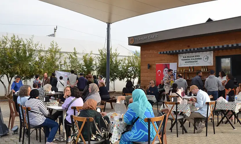 Efes tarlası yaşam köyünde Üretici pazarı bereketiyle devam ediyor