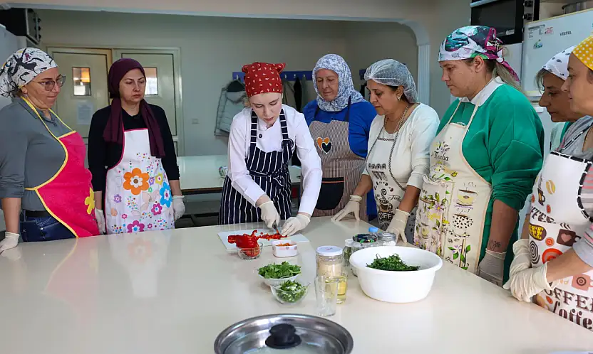 Evka-1 semt evinde kadınlar dünya lezzetlerini keşfediyor