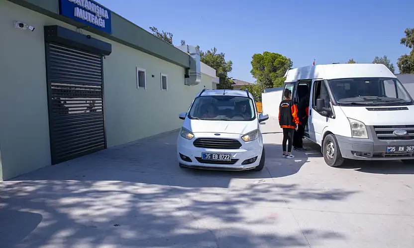 Güzelbahçe Belediyesi'nden örnek sosyal proje: 'Dayanışma Mutfağı' her gün sofraları ısıtıyor