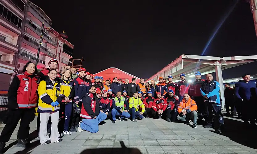 İzmir'de gerçekçi deprem tatbikatı: İZBAN treni Menemen'de deray etti