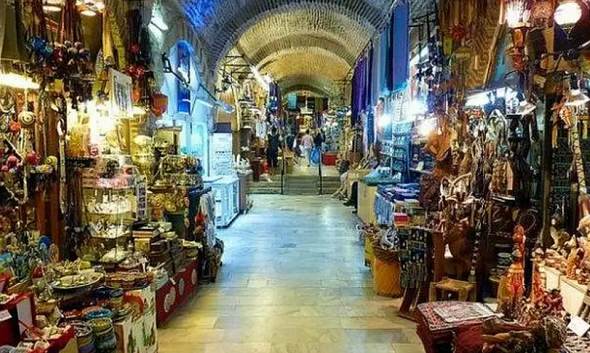 Kemeraltı'ndaki elektrik kesintisine muhtardan sert tepki: 'Bu kabul edilemez'