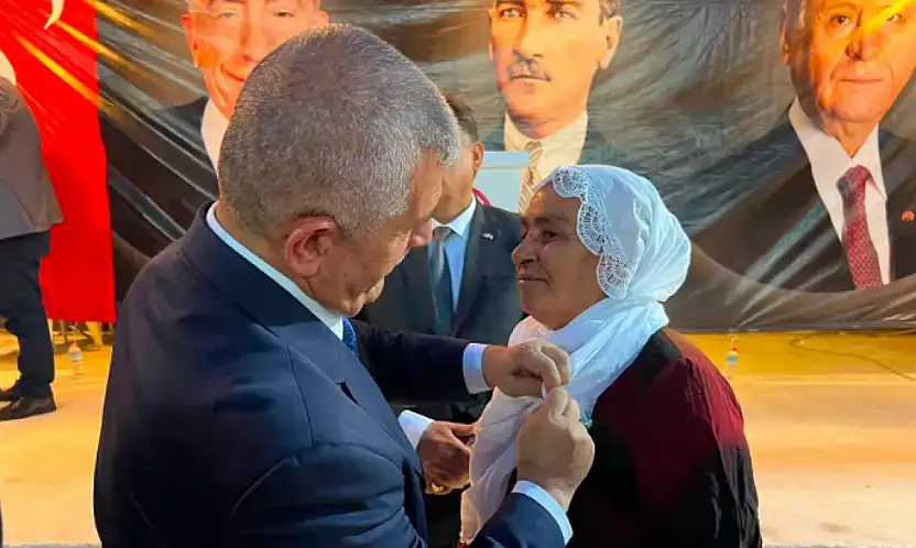 MHP'de toplu katılım töreni: Torbalı'da 350 kişi partiye üye oldu