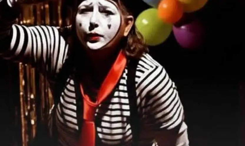 Ürkmez Kadın Tiyatrosu'ndan miniklere neşe dolu oyun: 'Gülmeyi Unutan Pando'