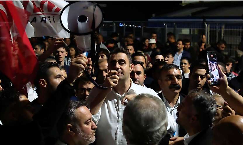 YENİ Parti'den Cemil Tugay'a tepki: İstifa edene kadar eylemler sürecek